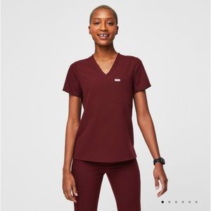FIGS (EUC)✨CATARINA ONE POCKET SCRUB TOP